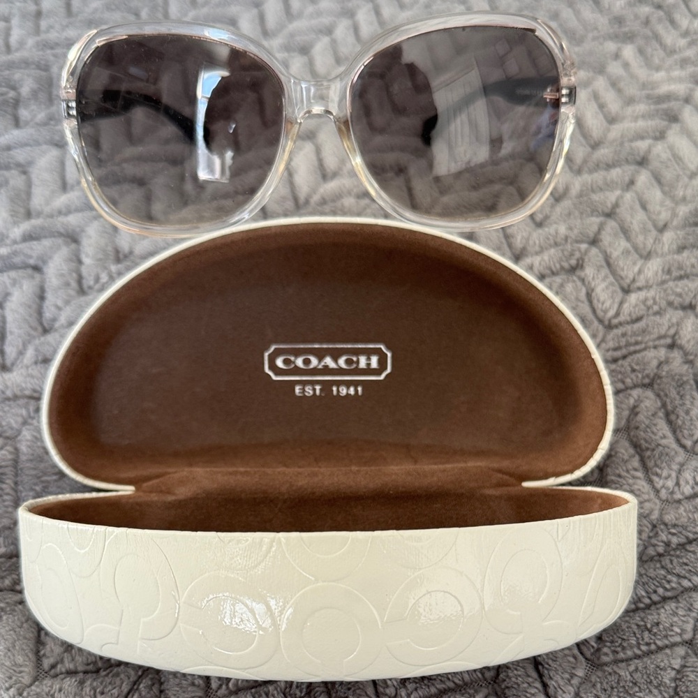 Coach Women's Sunglasses with Cream and Brown Case